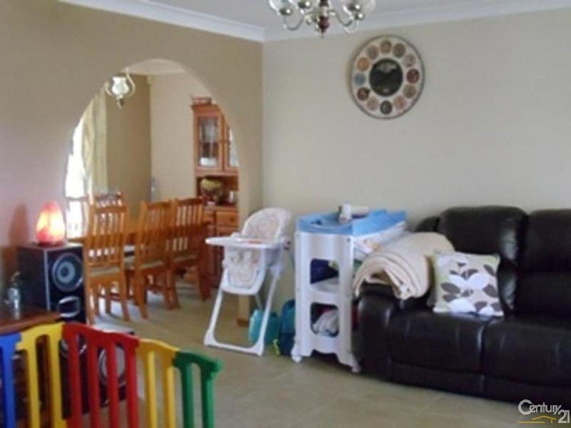 11 Merrin Close, St Helens Park NSW 2560