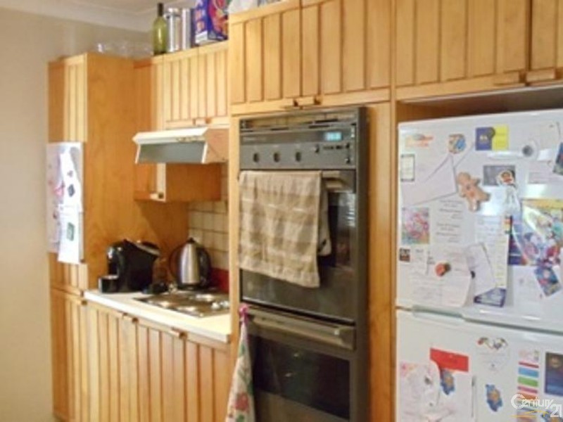 11 Merrin Close, St Helens Park NSW 2560