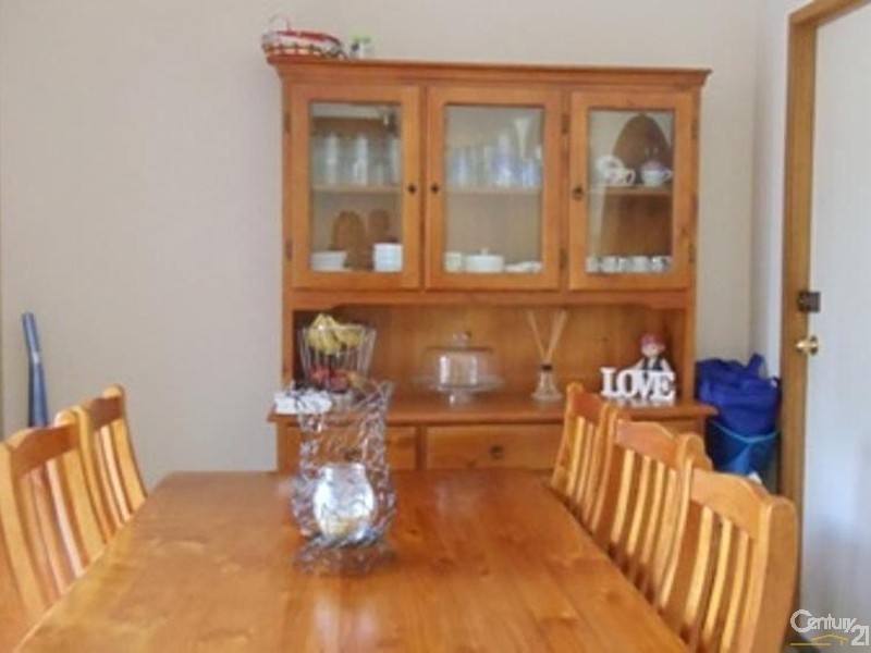 11 Merrin Close, St Helens Park NSW 2560