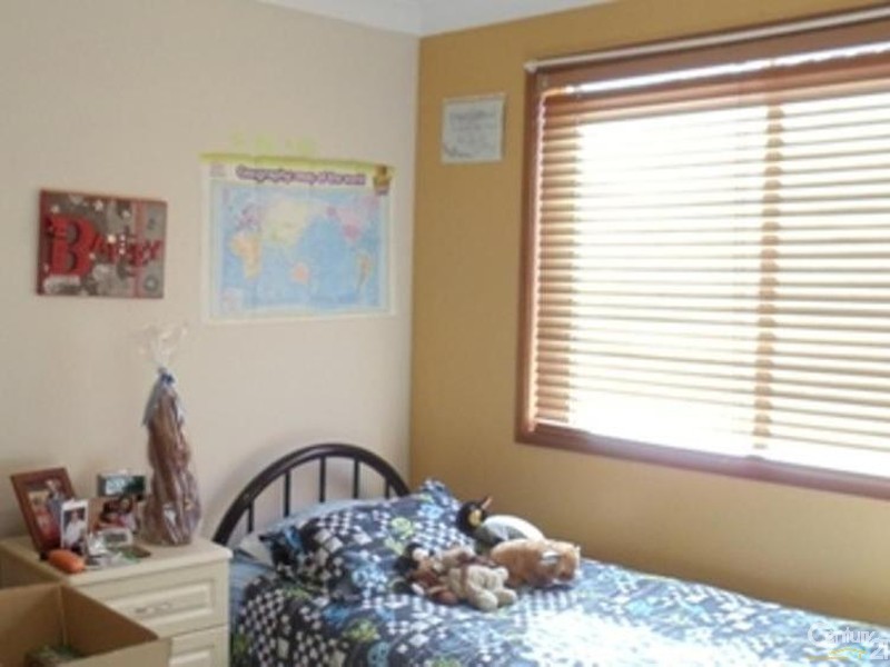 11 Merrin Close, St Helens Park NSW 2560