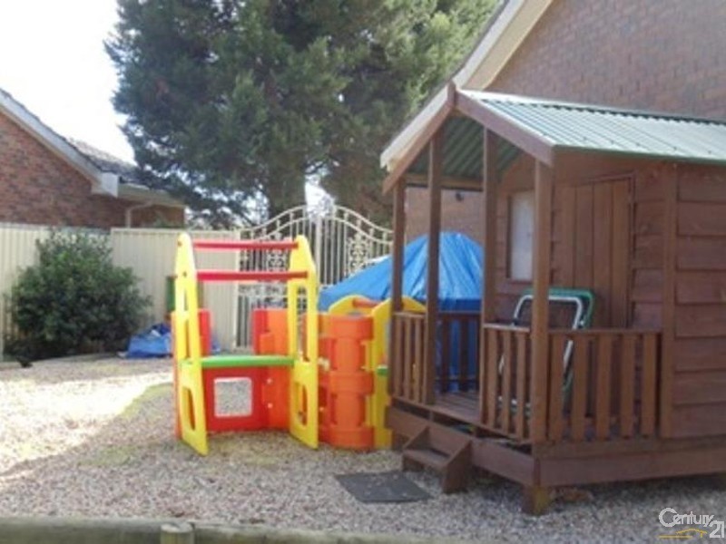 11 Merrin Close, St Helens Park NSW 2560