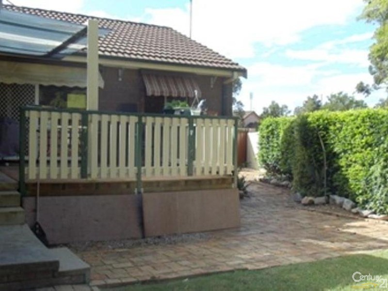 11 Merrin Close, St Helens Park NSW 2560