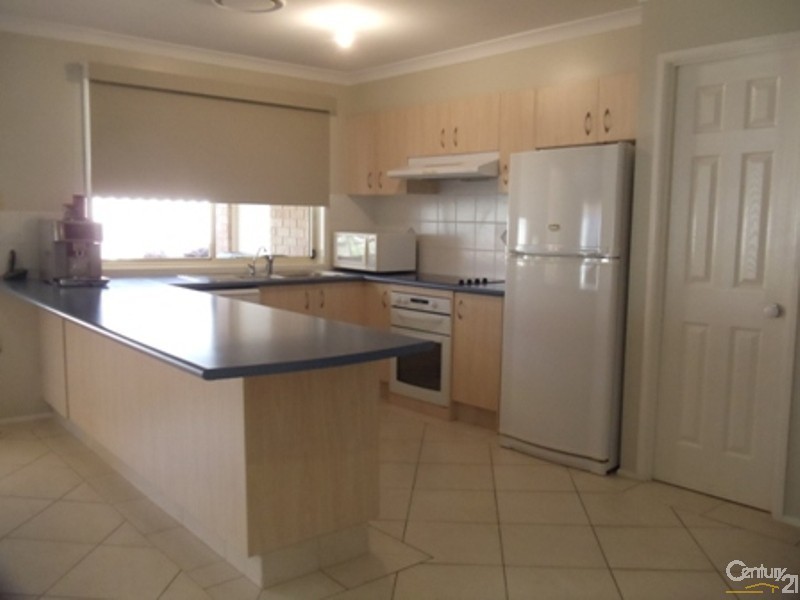 13 Soliano Street, Rosemeadow NSW 2560