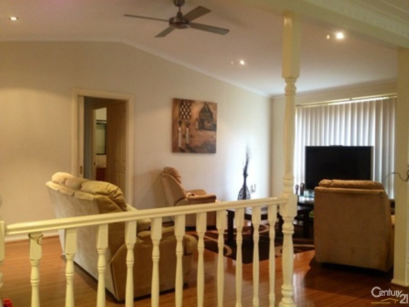 4 Riversdale Place, Glen Alpine NSW 2560