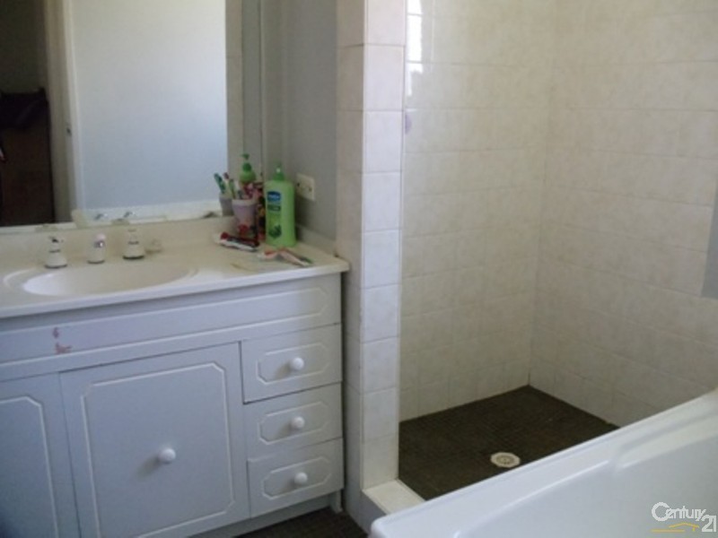 13 Kimberley Street, Leumeah NSW 2560