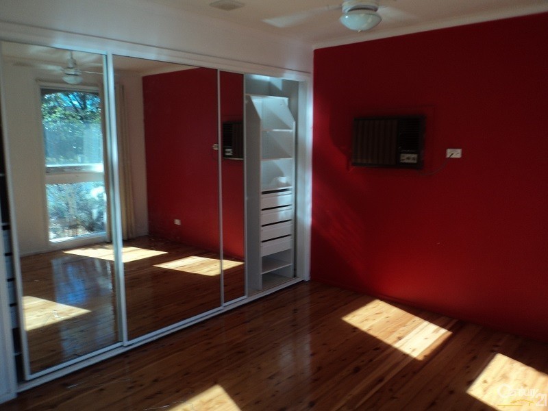 6 Kalyan Avenue, Bradbury NSW 2560