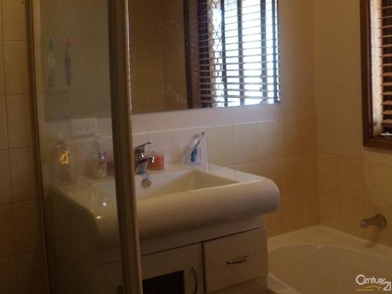 1 Yallara Street, St Helens Park NSW 2560