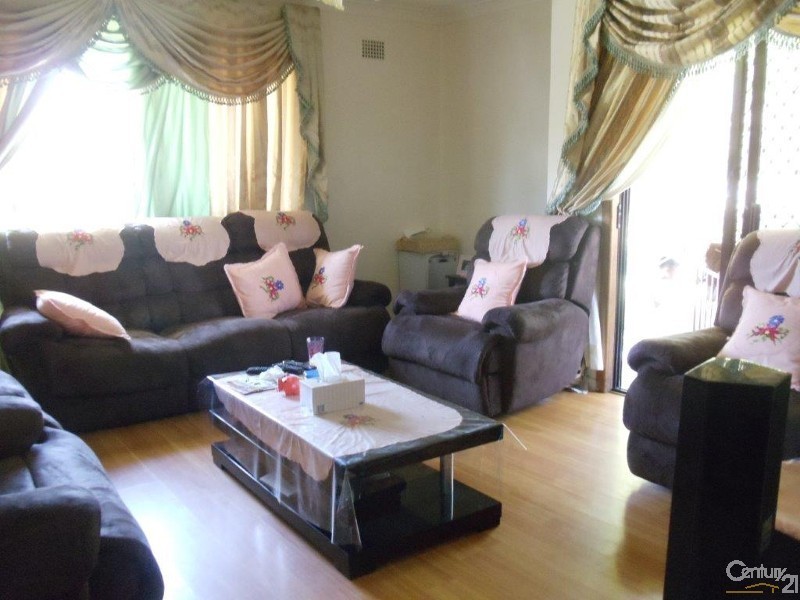 21 Bailey Street, Leumeah NSW 2560