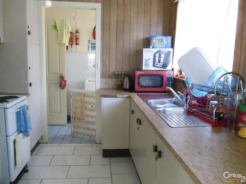 21 Bailey Street, Leumeah NSW 2560