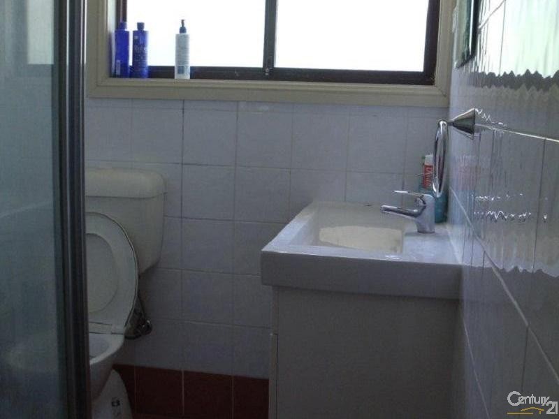 21 Bailey Street, Leumeah NSW 2560