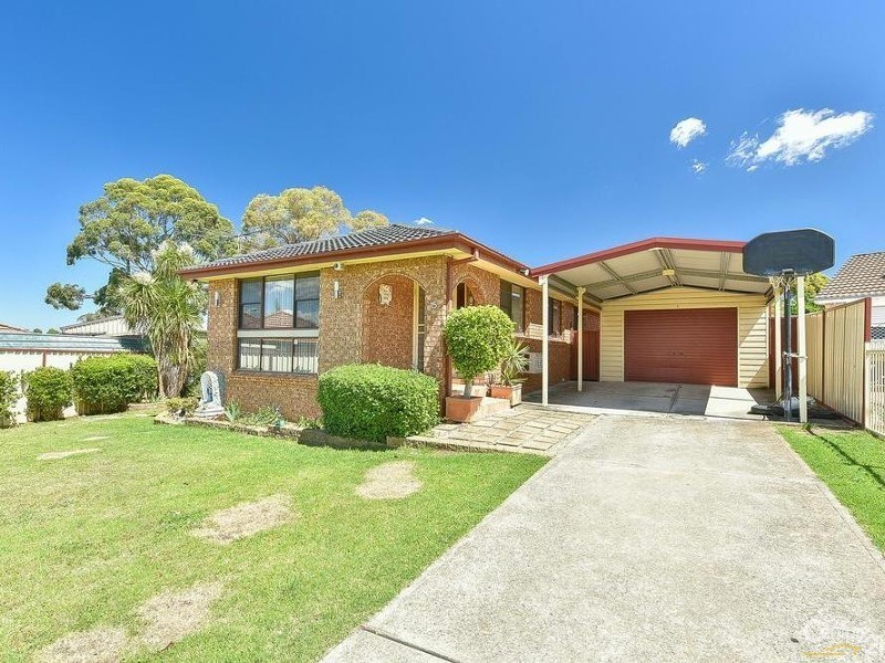 15 Emilia Close, Rosemeadow NSW 2560