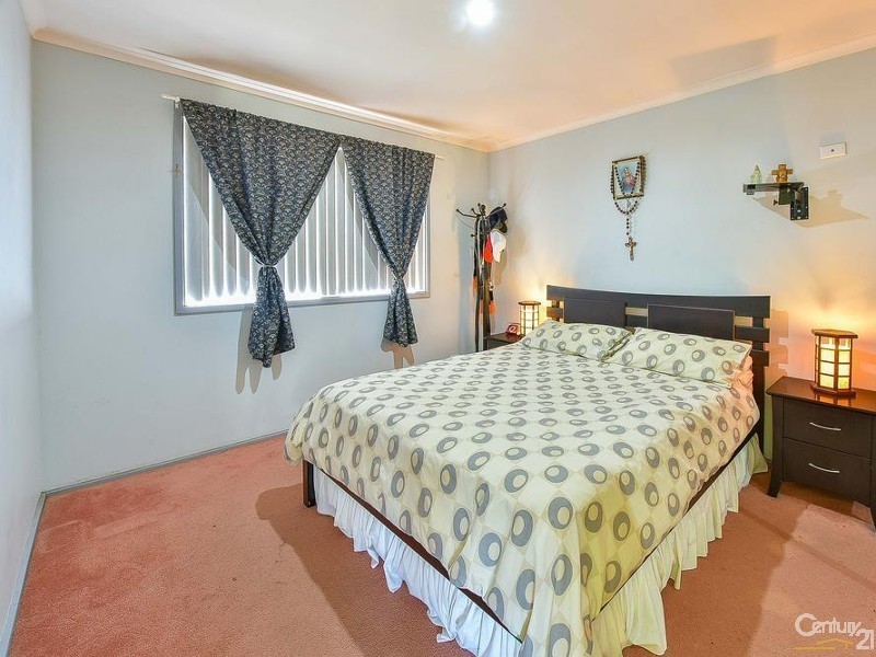 15 Emilia Close, Rosemeadow NSW 2560