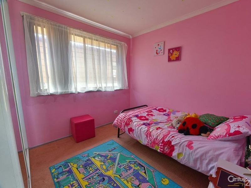 15 Emilia Close, Rosemeadow NSW 2560