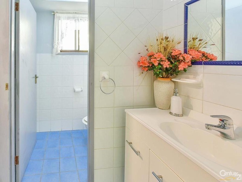 15 Emilia Close, Rosemeadow NSW 2560