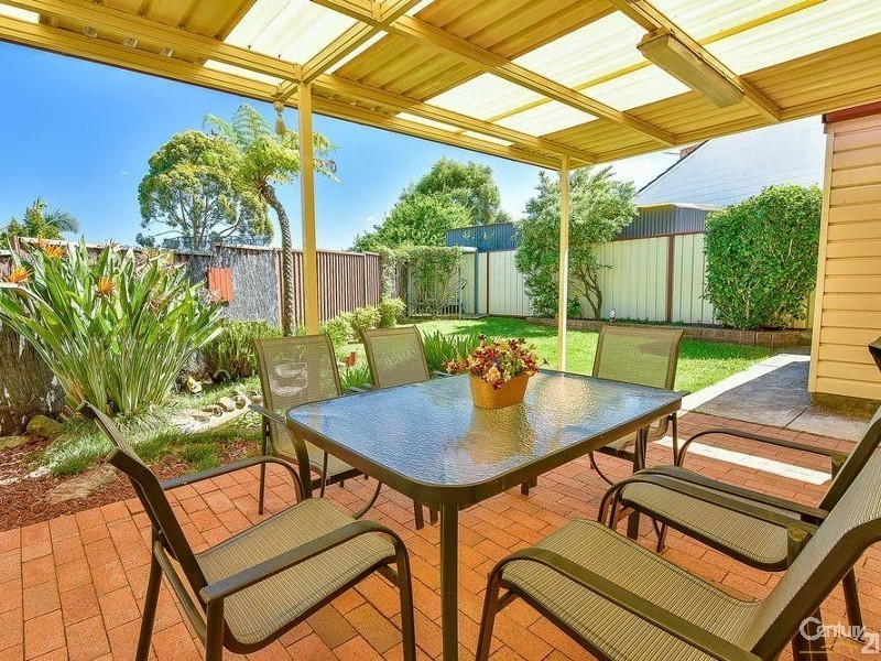 15 Emilia Close, Rosemeadow NSW 2560