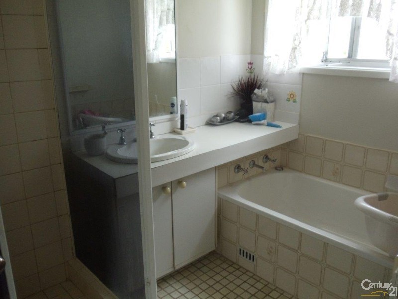 10 Crozier Street, Eagle Vale NSW 2558