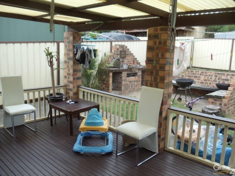 10 Crozier Street, Eagle Vale NSW 2558