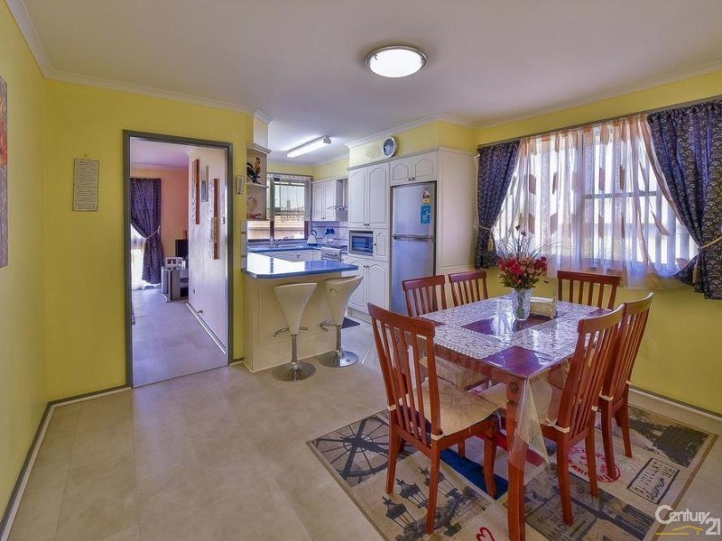 15 Emilia Close, Rosemeadow NSW 2560