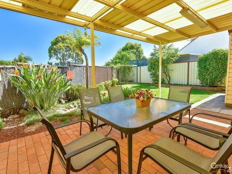 15 Emilia Close, Rosemeadow NSW 2560