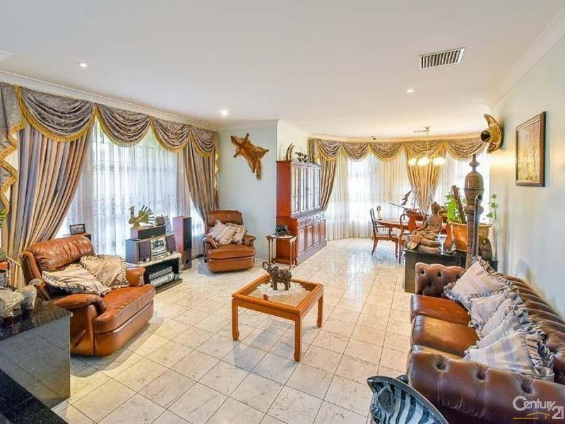 8 Wandella Place, Glen Alpine NSW 2560