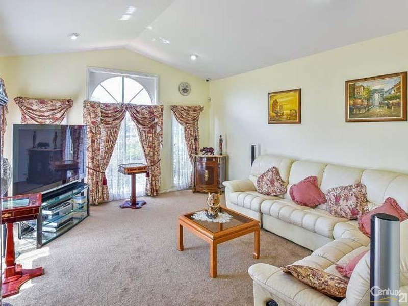 8 Wandella Place, Glen Alpine NSW 2560