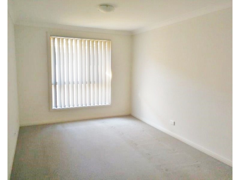 4 Skelton Street, Oran Park NSW 2570