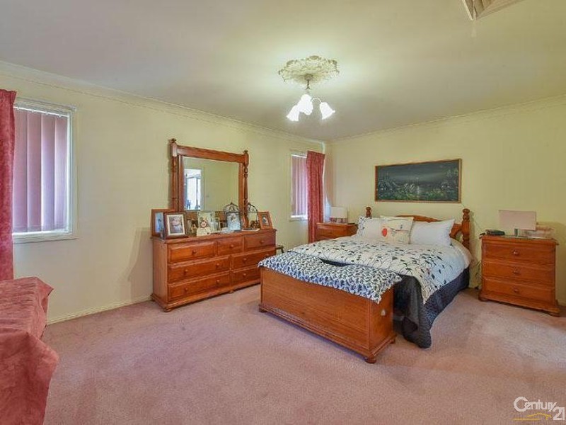 4 Fernleigh Place, Glen Alpine NSW 2560