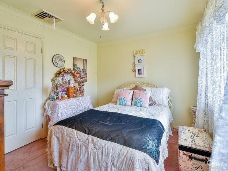 4 Fernleigh Place, Glen Alpine NSW 2560