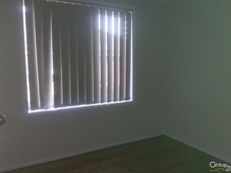 4 Simpson Place, Leumeah NSW 2560