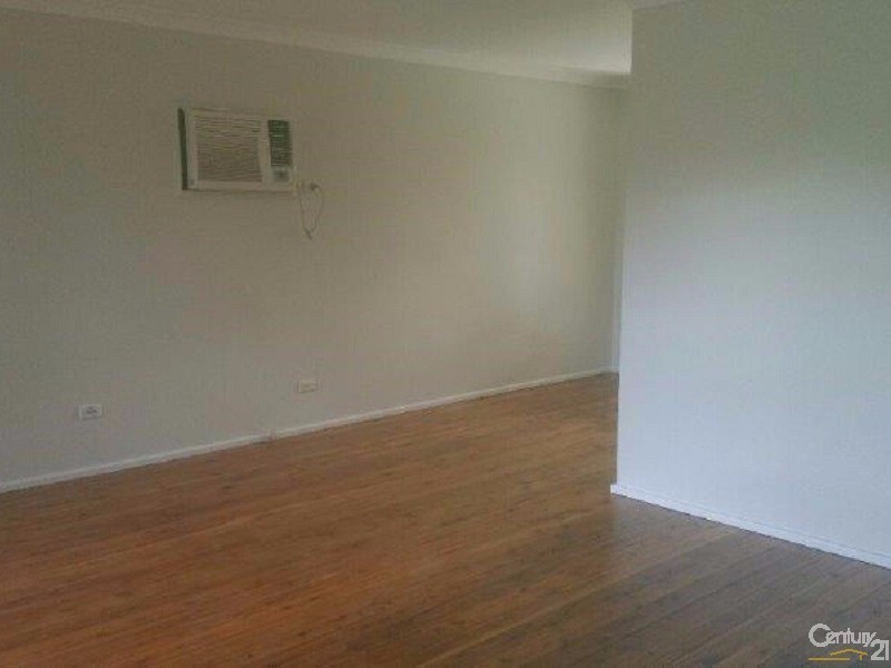 4 Simpson Place, Leumeah NSW 2560