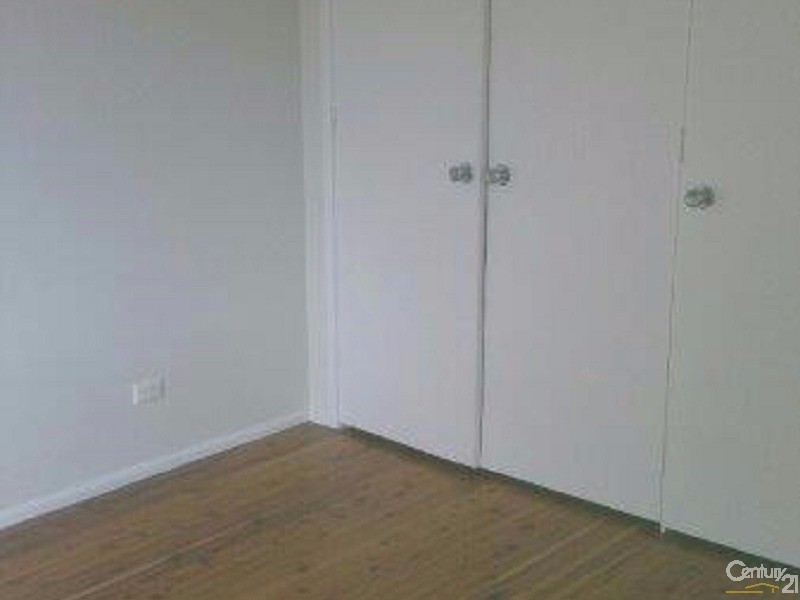 4 Simpson Place, Leumeah NSW 2560