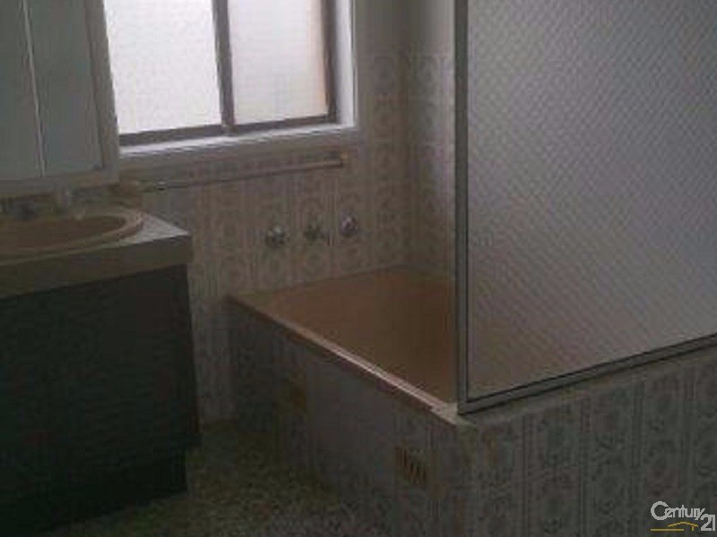 4 Simpson Place, Leumeah NSW 2560