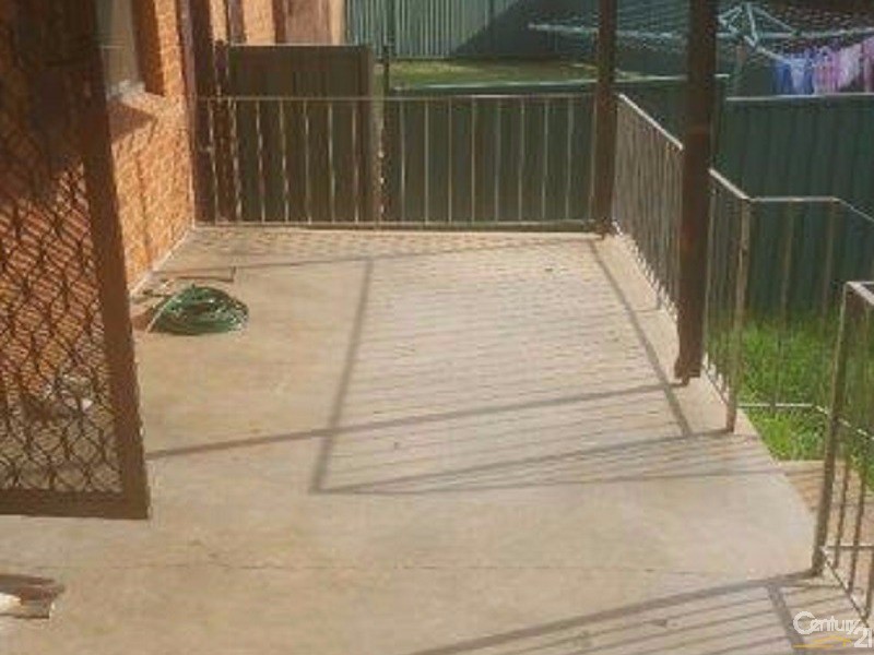 4 Simpson Place, Leumeah NSW 2560