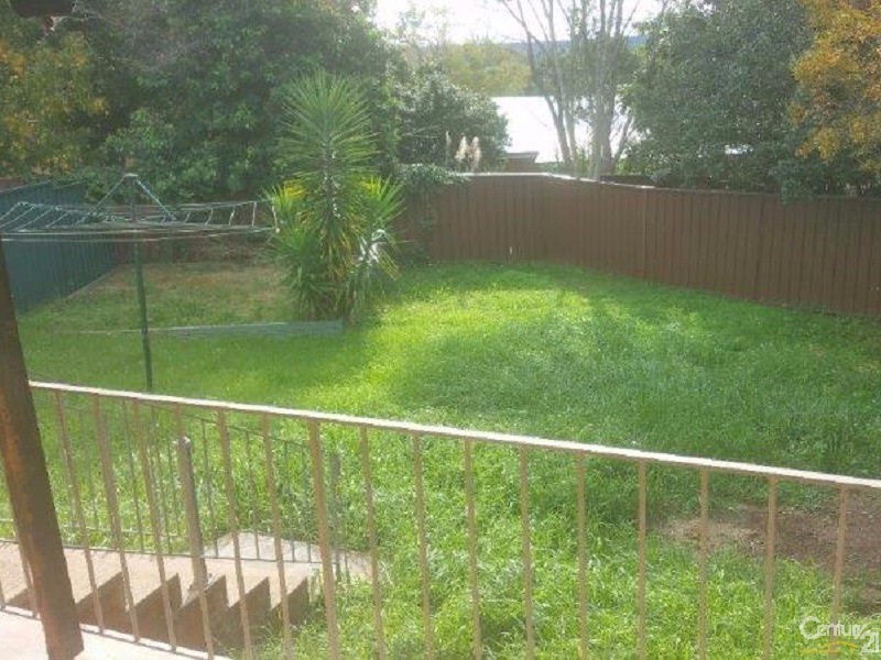 4 Simpson Place, Leumeah NSW 2560