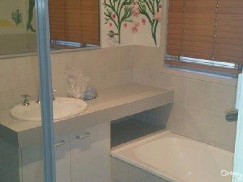 5A Fabian Place, Rosemeadow NSW 2560