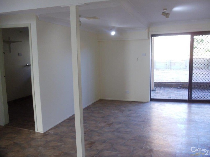 6 Bobuck Place, St Helens Park NSW 2560