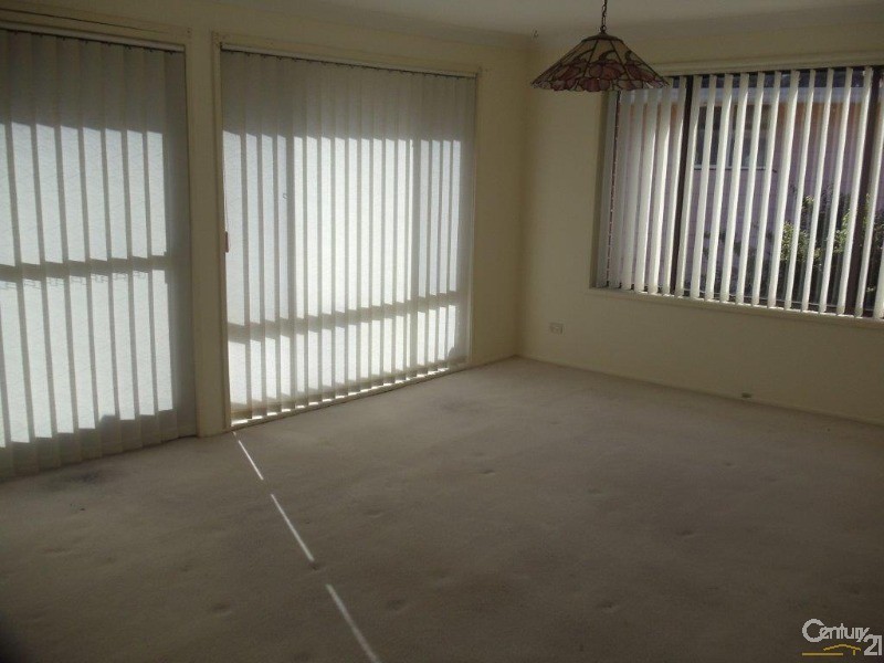 6 Bobuck Place, St Helens Park NSW 2560