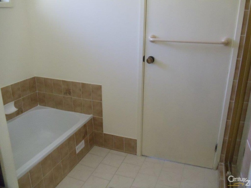 6 Bobuck Place, St Helens Park NSW 2560