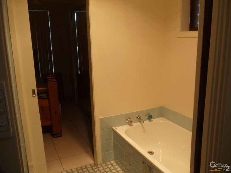 28 Silicia Crescent, Eagle Vale NSW 2558