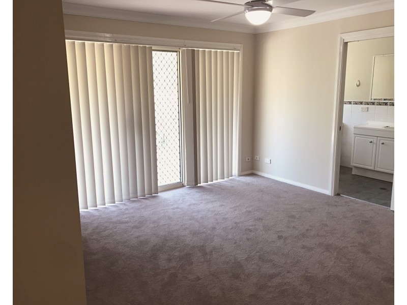 30B Fullerton Circuit, St Helens Park NSW 2560