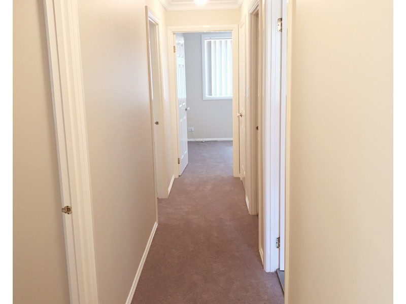 30B Fullerton Circuit, St Helens Park NSW 2560