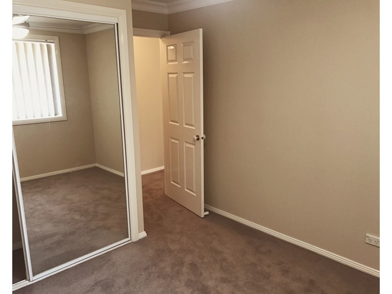 30B Fullerton Circuit, St Helens Park NSW 2560