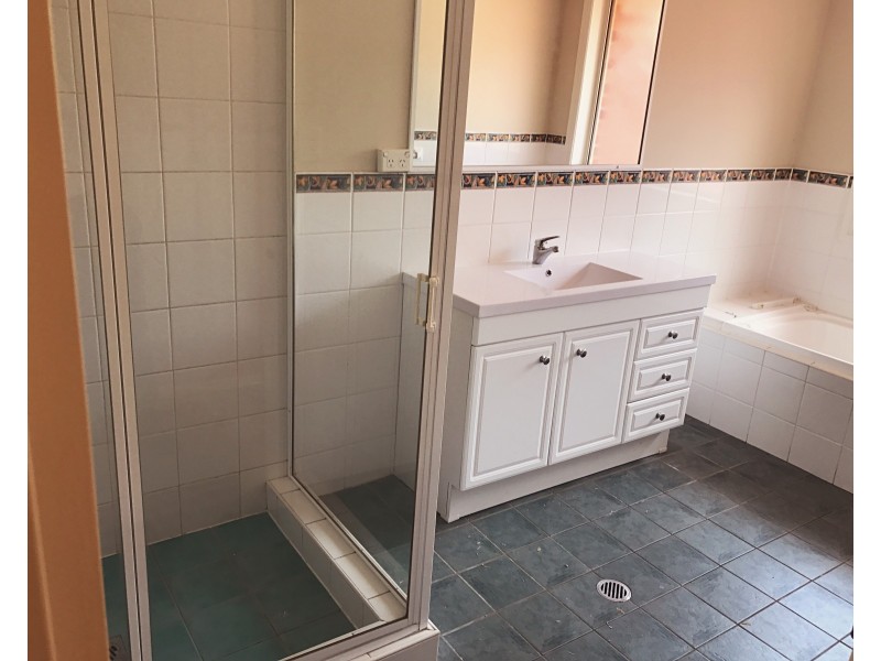 30B Fullerton Circuit, St Helens Park NSW 2560