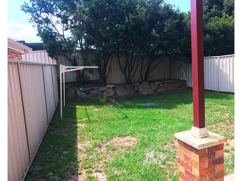 30B Fullerton Circuit, St Helens Park NSW 2560
