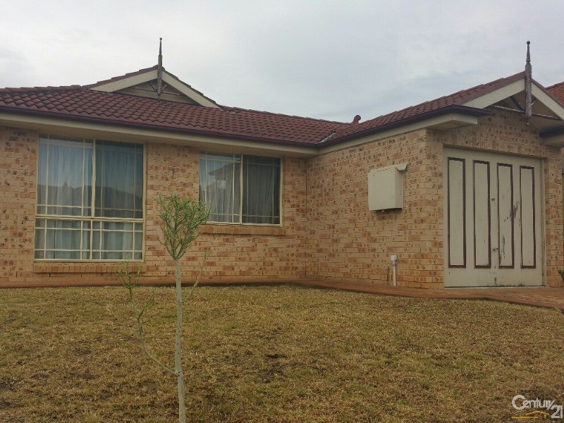 1 Topper Place, Englorie Park NSW 2560