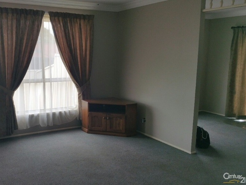 1 Topper Place, Englorie Park NSW 2560