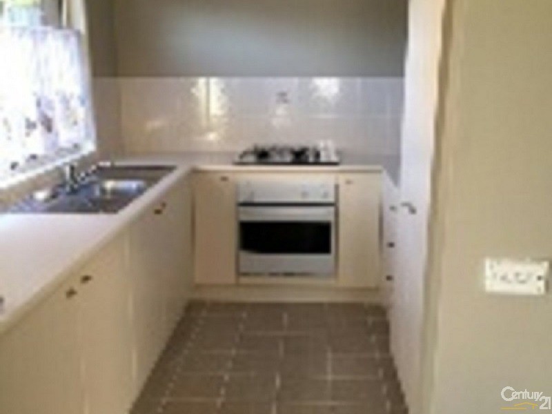 1 Topper Place, Englorie Park NSW 2560