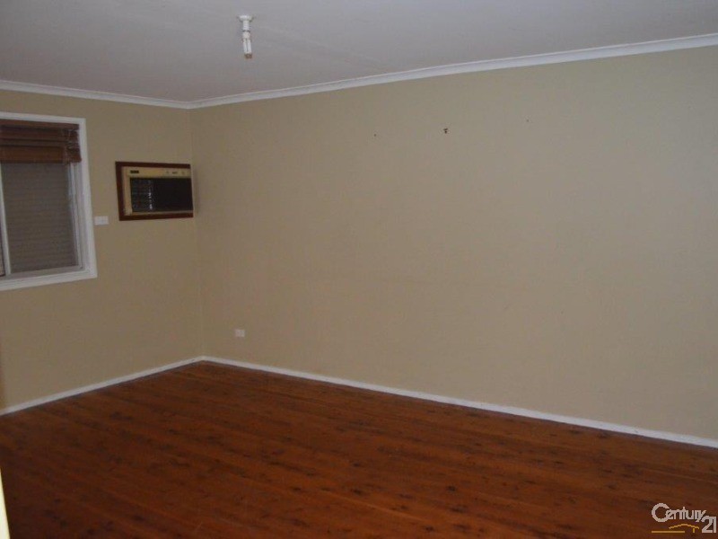292 The Parkway, Bradbury NSW 2560