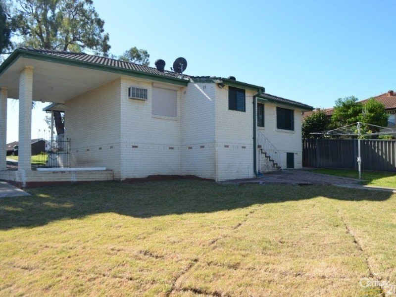 292 The Parkway, Bradbury NSW 2560