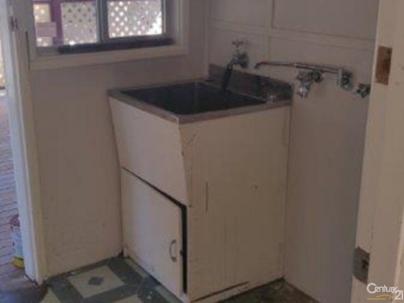 27 Donaldson Street, Bradbury NSW 2560